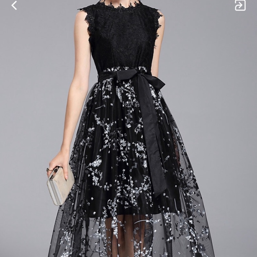 NWOT Gorgeous Lace Floral Gown